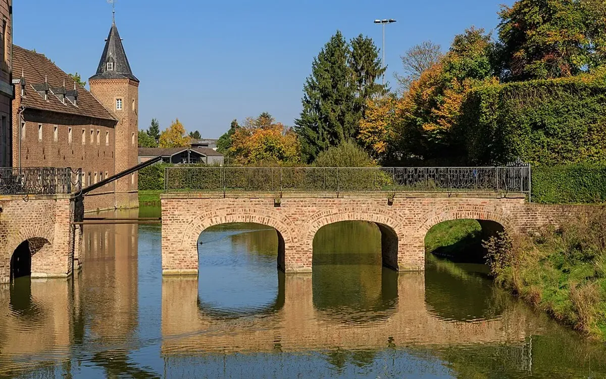 Rohrreinigung Erftstadt – Erftstadt Schloss Gracht